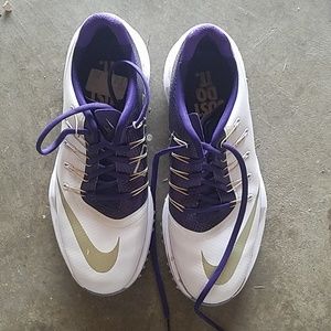 Like new, worn once. Women's UW golf shoes.